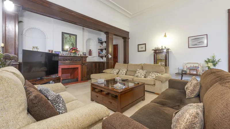 Investment! Beletage in Palma with large conservatory & lots of potential — photo 4