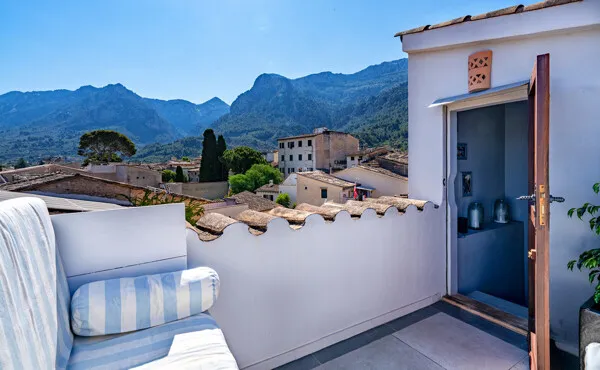 Renovated historic townhouse with roof terrace in ... — photo 1