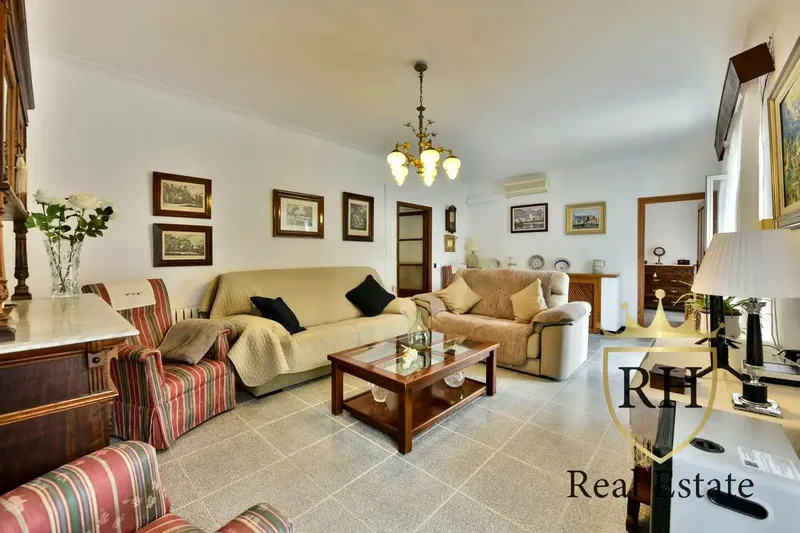 Discover this charming rustic house located in the Establiments area, an exclusive property that combines traditional character with all — photo 2