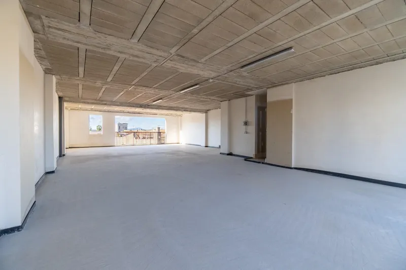 Building under construction with valid license — photo 12