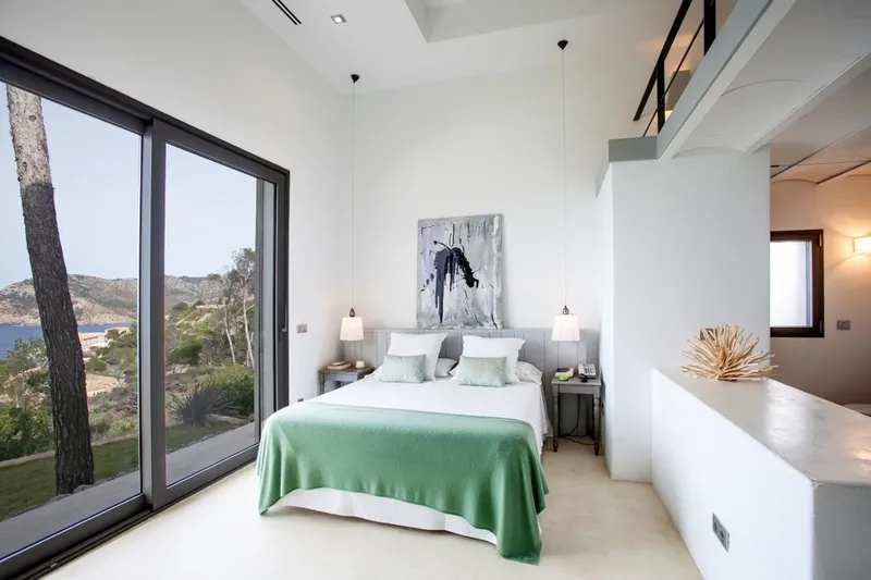Long and short term rental: Villa on the first line of the sea - Marcel Remus Real Estate — photo 2