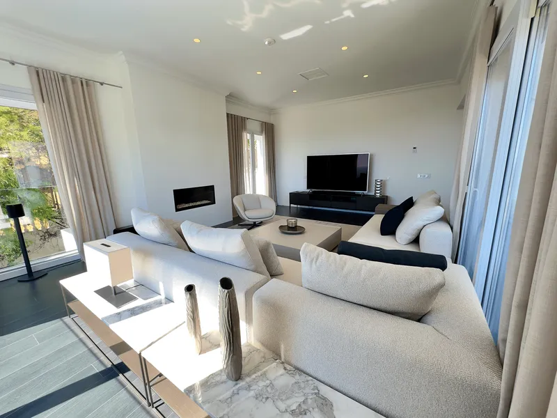 Mediterranean villa with pool and sea views in Bendinat — photo 9