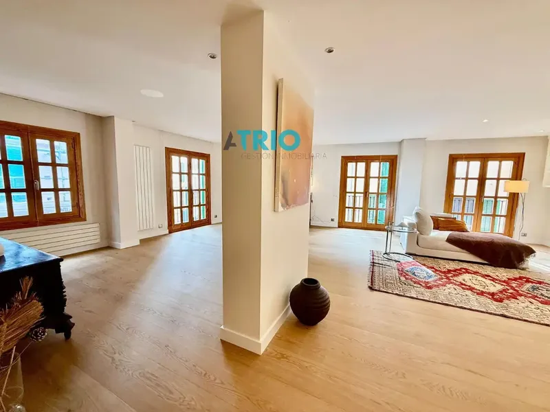 In the heart of Palma's old town, just steps from the majestic Cathedral of Mallorca (La Seu), this elegant and spacious apartment is located — photo 12