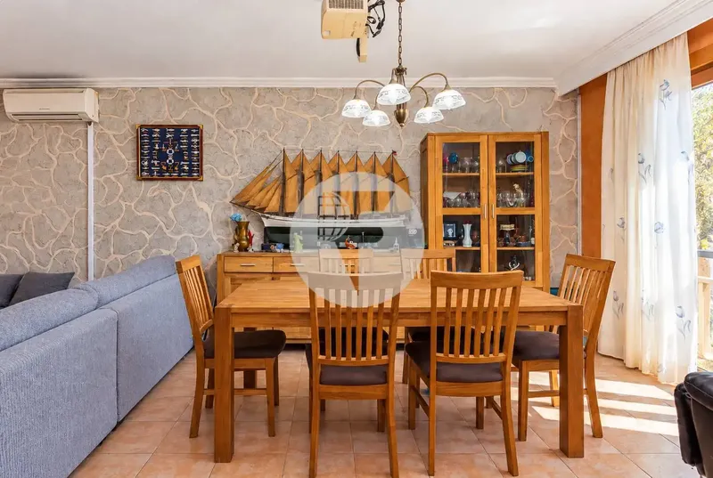 La Vileta | 4 dormitorios · 215 m² · Garaje privado de 72 m² — photo 8