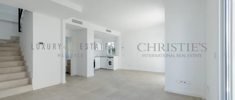 Ready to move in villa in Sa Rapita in the south of Mallorca with partial sea views — photo 3