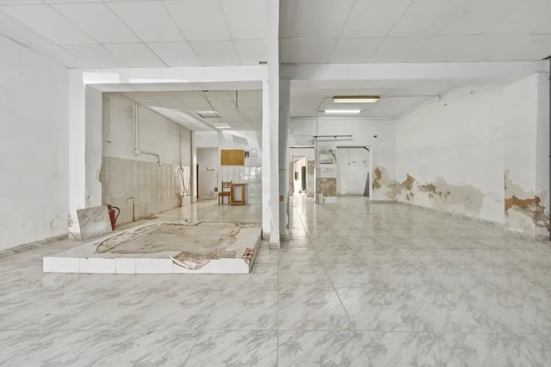 Commercial premises with large frontage, patio and multiple possibilities in Palma — photo 10