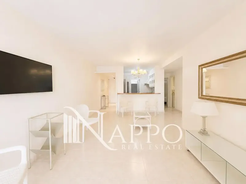 Nappo Real Estate tiene el placer de presentaros este atractivo apartamento exterior con una magnífica terraza de 119 m², situado en la prim — photo 6
