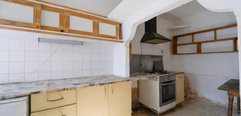 Historic village house in Ses Salines for renovation, 274 m² and plot of 433 m² — photo 11
