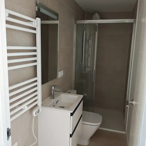 Penthouse for sale with 3 bedrooms with wardrobes and 2 bathrooms with furnished kitchen with hob, hood, dishwasher, fridge-freezer, laundry room — photo 12