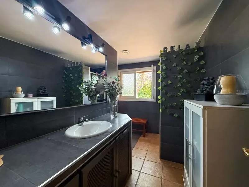 Discover this charming chalet ideal for comfort and tranquility. — photo 9