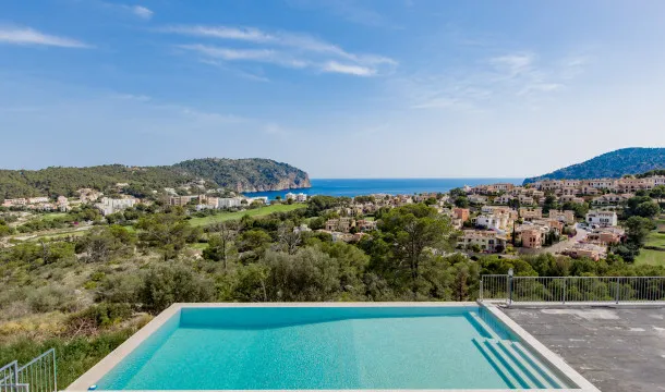 Impressive estate overlooking the Bay of Camp de Mar — photo 3