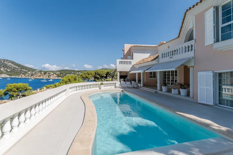 Impressive Mediterranean villa for sale in Camp de Mar with fantastic sea views — photo 1
