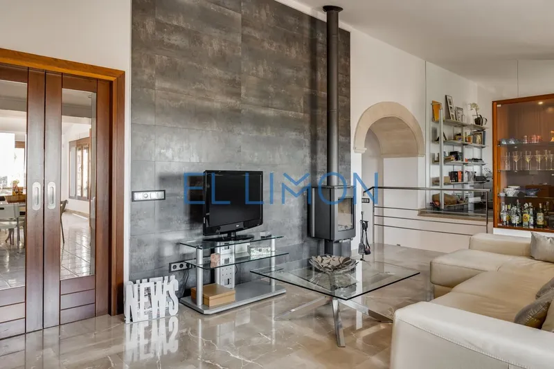 Villa — photo 3