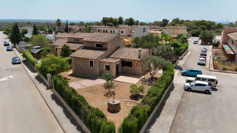 Casa con piscina en venta en CARRER DES MUSSOL 1 — photo 2