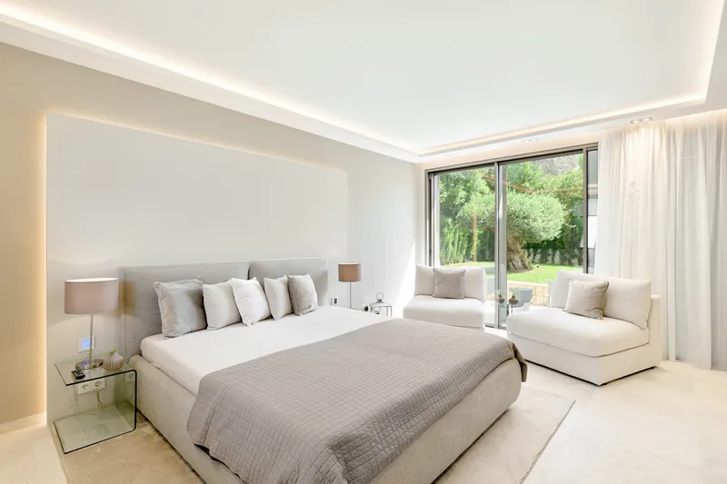 Exclusive: Impressive designer villa with sea views and garden - Marcel Remus Real Estate — photo 11