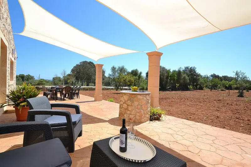 Enjoy the tranquility of the Mallorcan countryside in this beautiful finca with private pool, available for seasonal rental, located in — photo 10