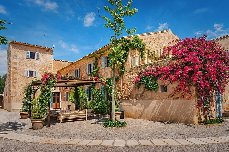 Historic estate in Llucmajor - with 27 hectares of private land and cypress avenue — photo 1