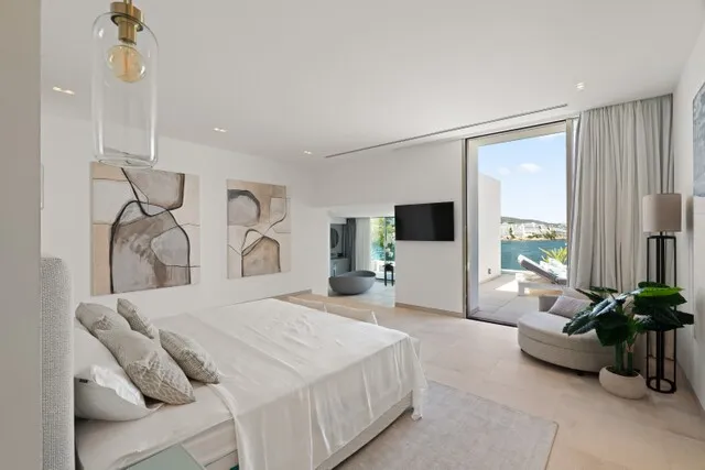 Luxurious villa with sea access for sale in Cala Vinyes, Mallorca — photo 11