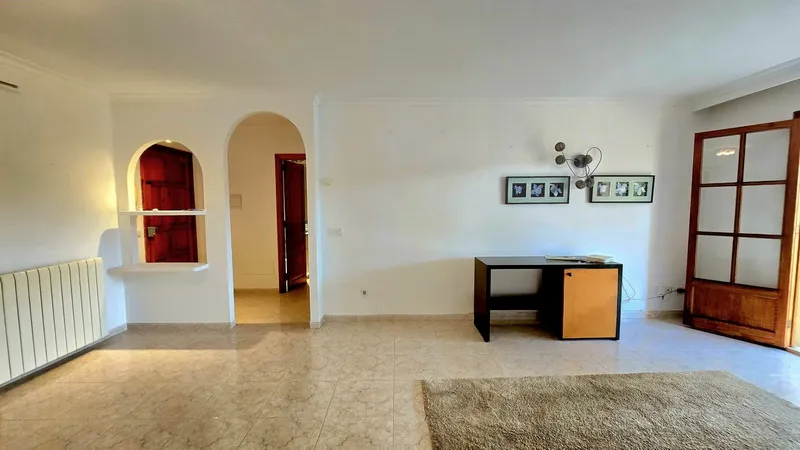 Spacious 3-bedroom apartment — photo 1