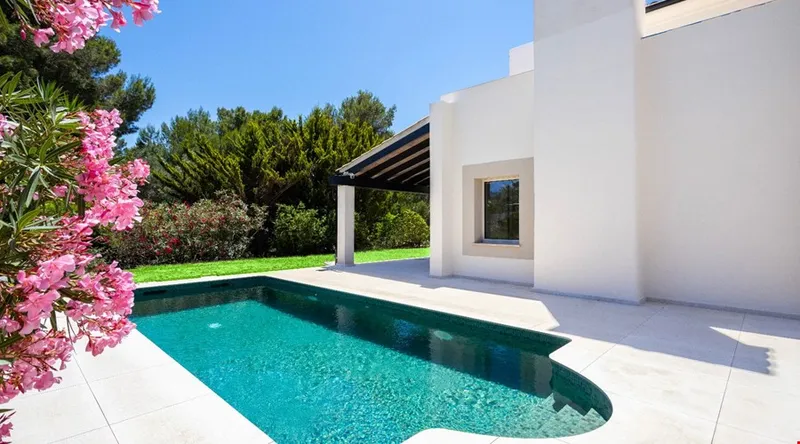 Stylish contemporary villa with private pool and golf course views in Santa Ponsa — photo 2