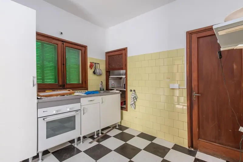 A house with many possibilities and ample space to make the most of. — photo 8