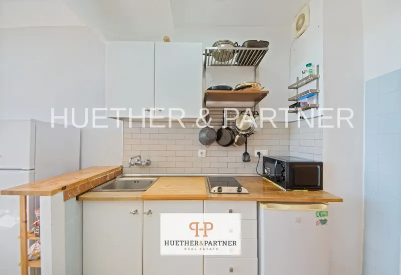 This bright studio on the 7th floor combines comfortable living with fantastic views and offers you a special home above — photo 5