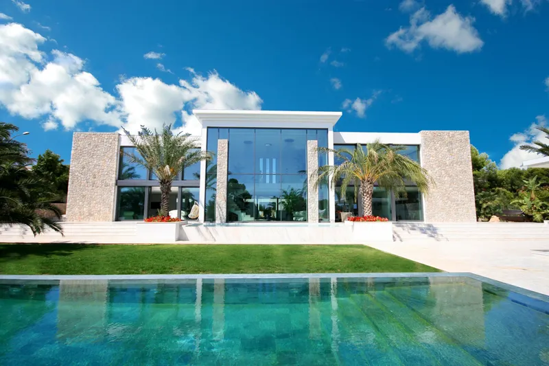 Modern luxury family villa — photo 2