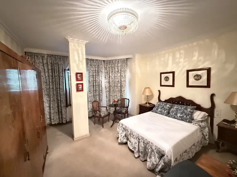 Elegant second floor with garage — photo 10