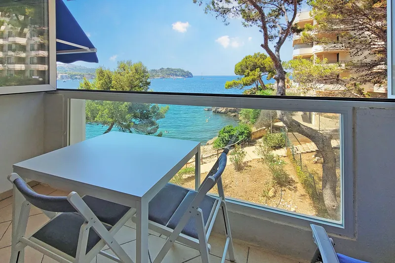 Furnished 1-bedroom apartment with sea views for rent — photo 2