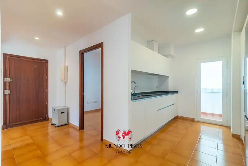 ¡Amplio piso reformado, con ascensor y múltiples posibilidades de personalización en una ubicación céntrica de Palma, Islas Baleares! — photo 8