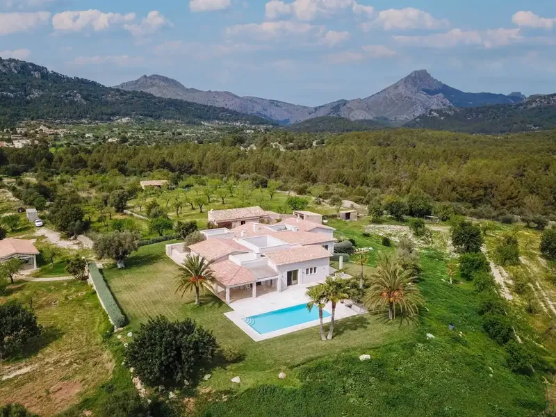 This impressive country villa is situated on a huge elevated plot and is offered for sale near the village of Es Capdellà, Calvià. — photo 1