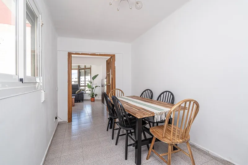 Bright 3-bedroom apartment in good condition with balcony — photo 6