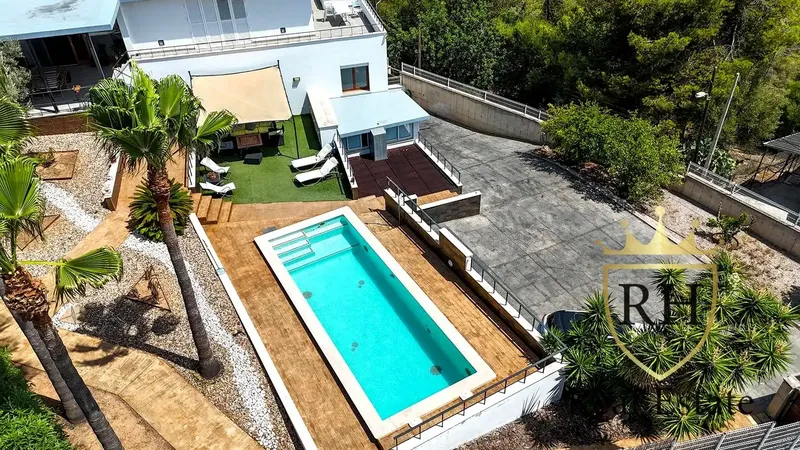 Discover this spectacular house or chalet in the exclusive area of Gènova, perfect for those seeking comfort, space, and a quiet environment — photo 10