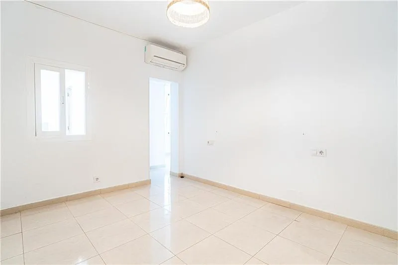 Freehold ground-floor apartment with terrace and garden on a plot of approx. 226 m². — photo 11