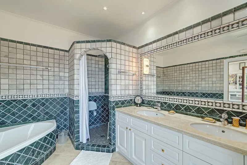 Luxury estate with spectacular sea views — photo 12