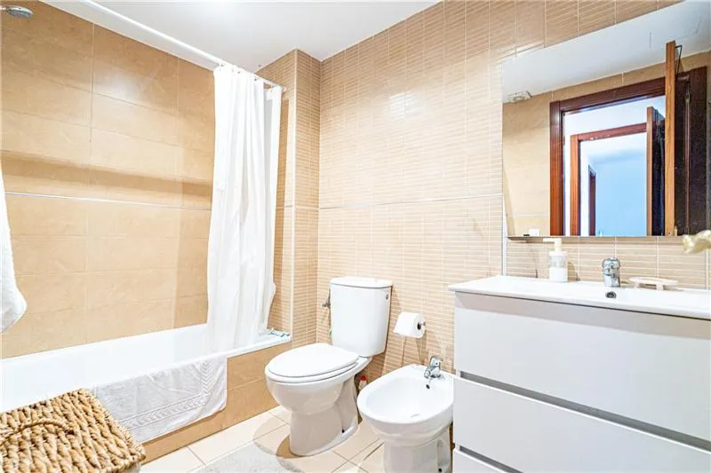 Approx. 141-square-meter apartment with a sun terrace — photo 8