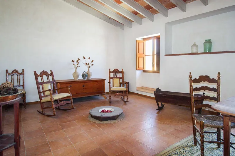 Sineu – Partially Renovated Village House for Expansion — photo 11