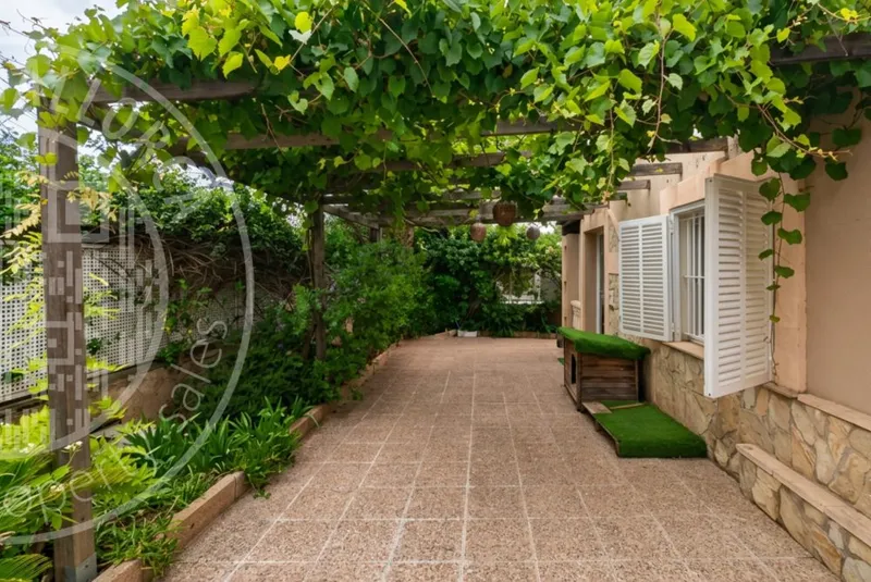 260508 – Charming Family Home near Beaches and Amenities — photo 1