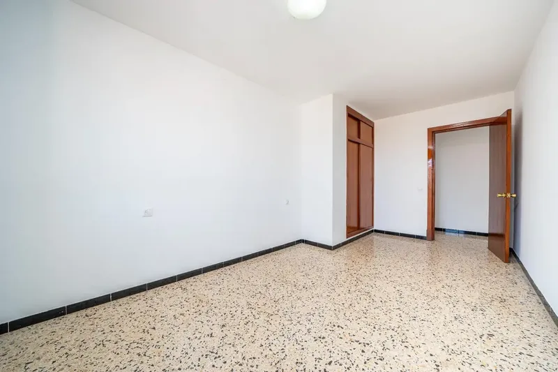 Os presentamos en venta este ático situado en la zona de Aragón, Palma de Mallorca, en una 9.ª planta con ascensor y con terraza privada. — photo 3