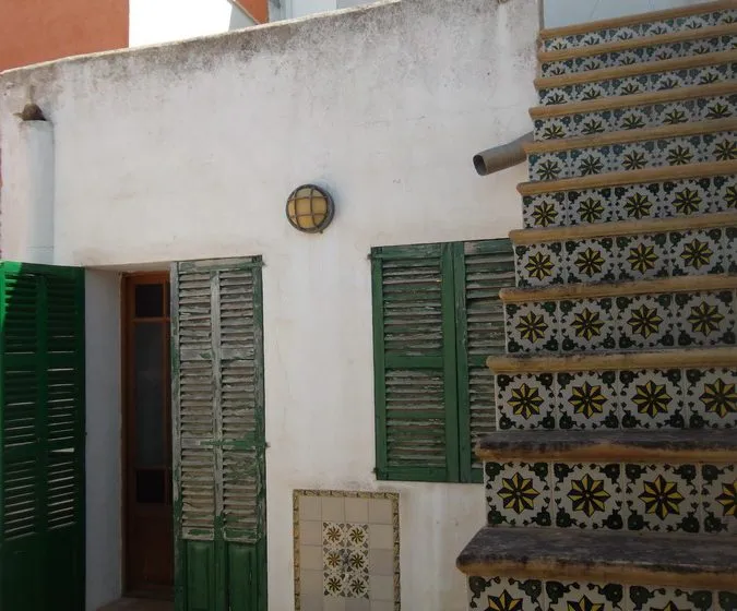 Typical village house with terraces and courtyard in Felanitx — DH 30 CM — photo 3