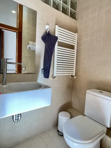 Temporary Professional Rental - Two-bedroom apartment with several balconies — photo 2