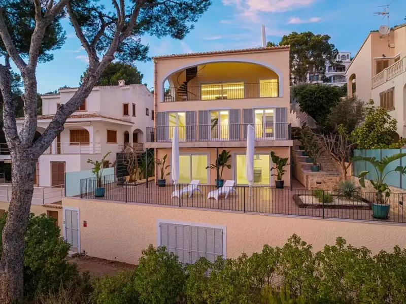 This impressive luxury villa for sale is located in the coveted municipality of Alcúdia - Alcanada in the north of Mallorca. On a plot — photo 9