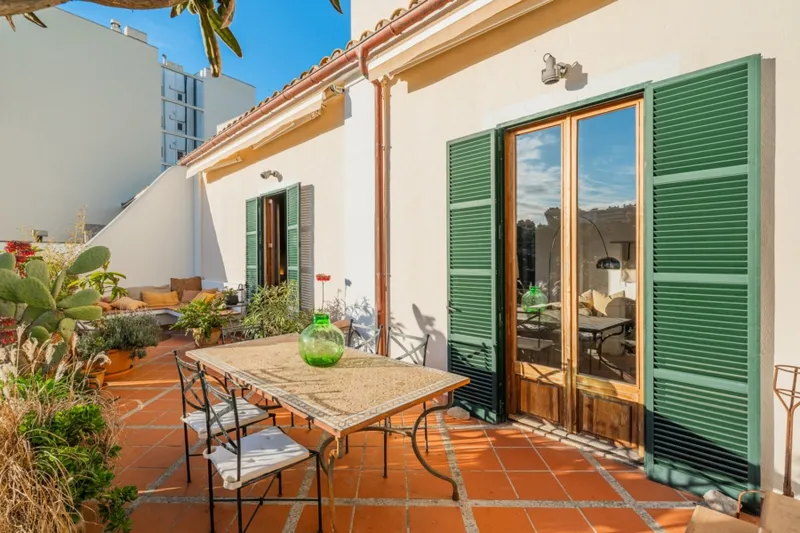 Villa with high ceilings with breathtaking sea views and pool in El Terreno, Palma — photo 4