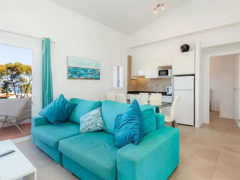 180 m² property with living room, 2 fully equipped kitchens, 4 bedrooms and 2 bathrooms — photo 5