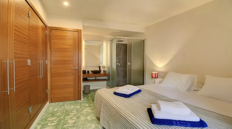 Elegant Townhouse with Pool in the Heart of Pollensa Old Town, with Rental License — photo 11