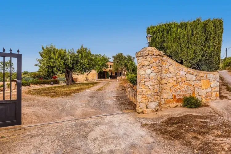 Renovated Finca near Son Macia with Holiday License and Tennis Court — F 40 — photo 2