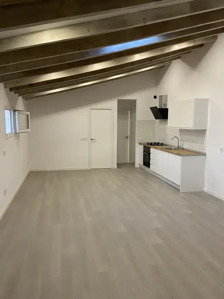 2 piso , totalmente reformado, luminoso, con Parket, con baño completo y cocina totalmente amueblado con todos los electrodomésticos, lavado — photo 6