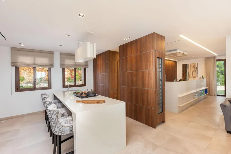 Luxury villa with sensational views on 100,000 m² of land — photo 8
