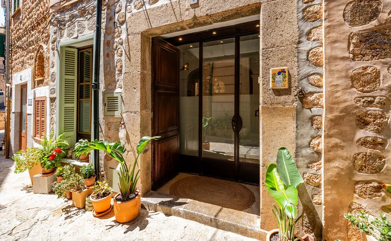 Renovated townhouse with panoramic roof terrace in ... — photo 2