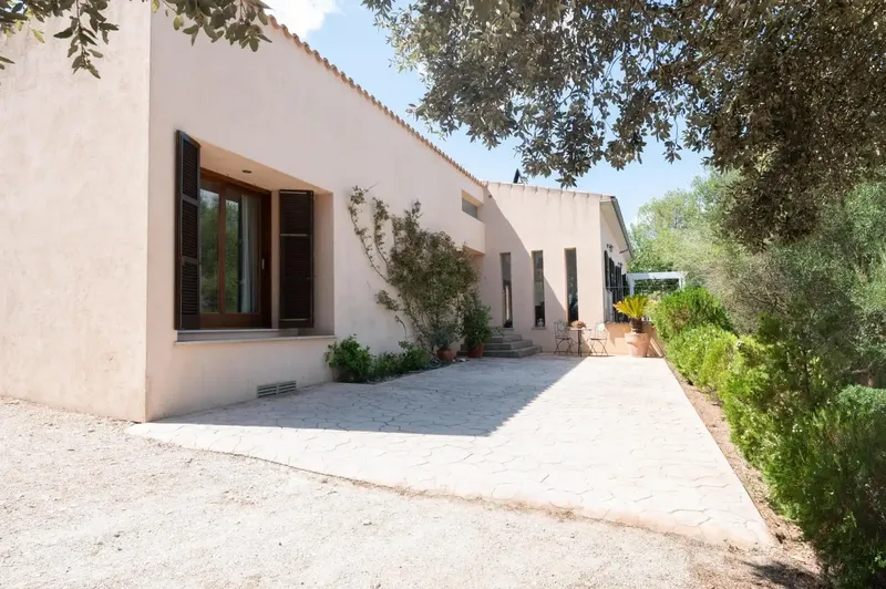 No dejes pasar la oportunidad de visitar ésta exquisita finca rústica situada en lo alto de un monte y a escasos 5 min de Sineu, rodeada de  — photo 2